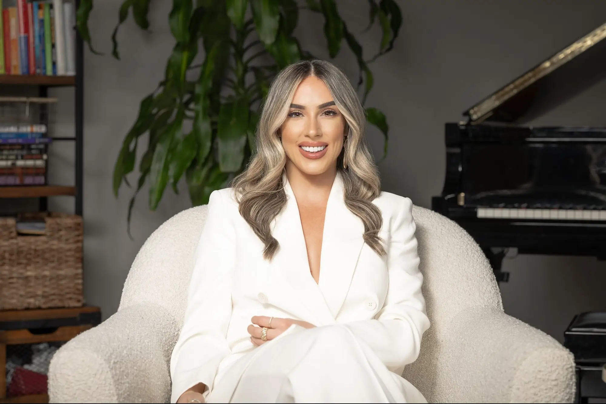 She Started a Creative Side Hustle While Working 'Dead-End' Jobs — Then Grew It From $10,000 to Over $50,000 a Month: '[It] Became Magnetic'