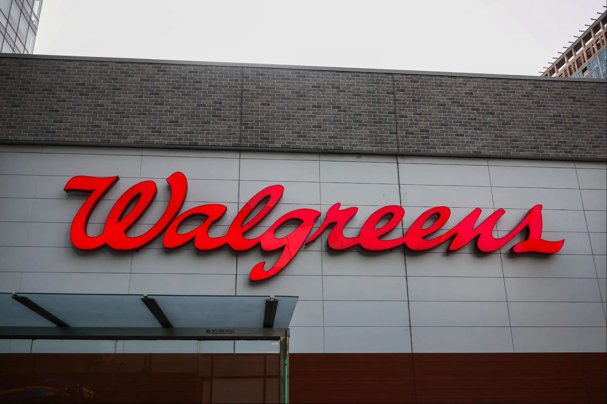 'They're the Backbone:' Walgreens Says Using Robots to Fill Prescriptions Helped It Save $500 Million. Here's How.
