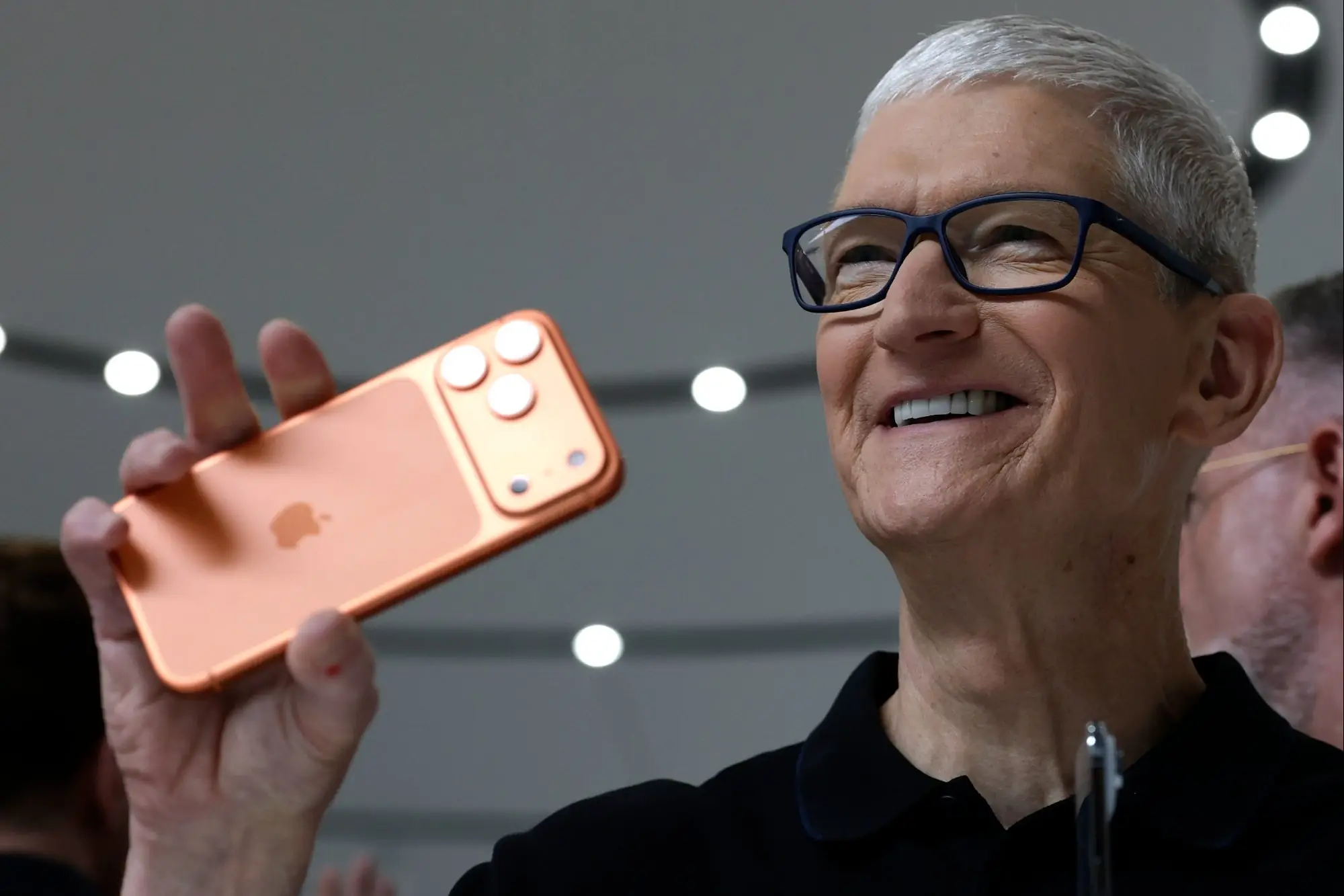 Tim Cook May Step Down as Apple CEO as Early as Next Year, Says a New Report