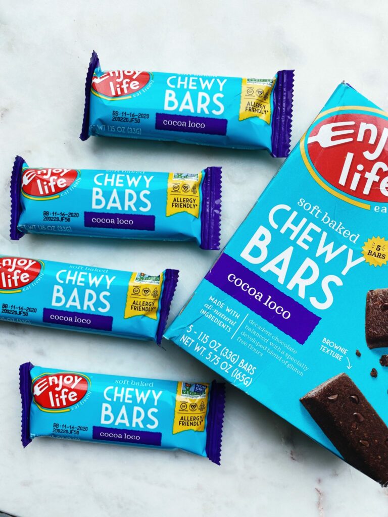 Enjoy Life Foods Cocoa Loco bars come in a pack of 5 and show chocolate chips included in each bar