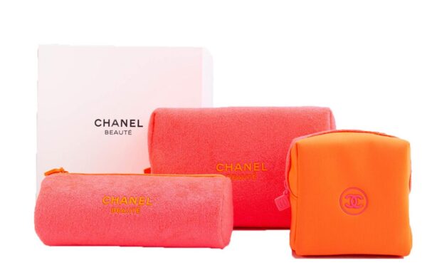 Chanel Beaute VIP粉紅色洗漱化妝包三件套 💕洗漱包19 x 10 x 13cm 💕圓筒包 6 x 16cm 💕小收納包 8 x 8 x 10cm 💰💰$368 JT1017