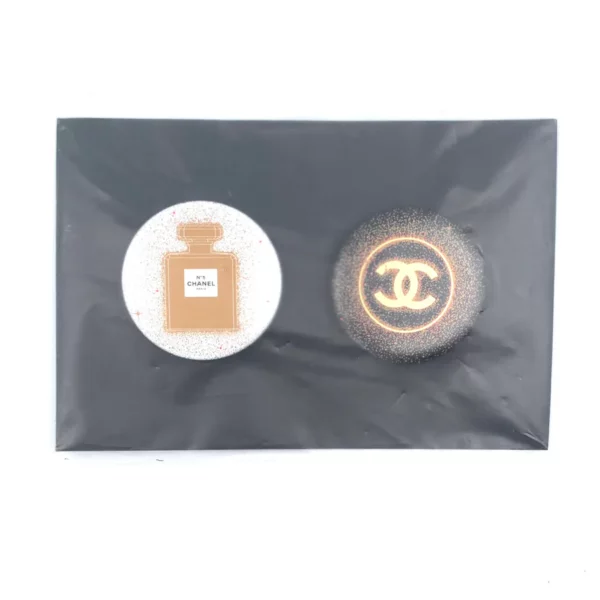 【全新】CHANEL BEAUTE NO. 5 香水和標誌圓形胸針套裝 E25467