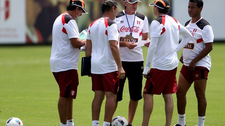 Gareca esboza once titular