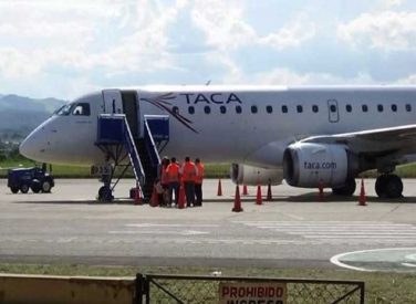 Avión de Taca con destino a Colombia aterriza de emergencia en Tarapoto