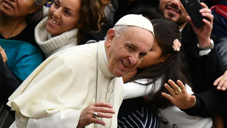 El Papa viene para juntos alabar al Señor (I)