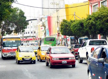 Municipalidad otorgará plazo a taxistas para cambio de unidades