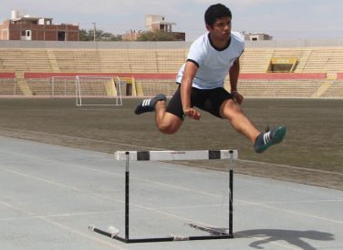Santiago Varillas, doble campeón de atletismo