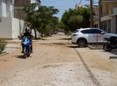 Abandono de calles en urbanización Miraflores de Castilla