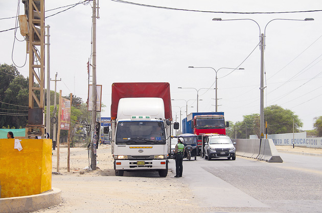 Miles de transportistas inician hoy un paro indefinido
