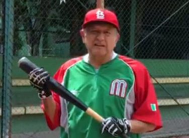 Presidente de México convierte el béisbol en un asunto de Estado
