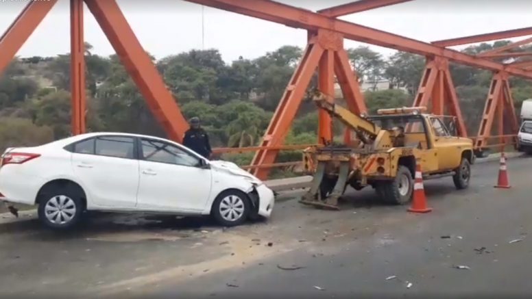 Sullana: Triple choque en puente nuevo