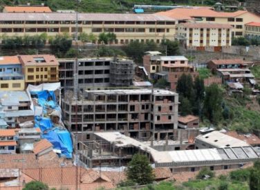 Ordenan demolición de hotel Sheraton y restitución de andenes incas