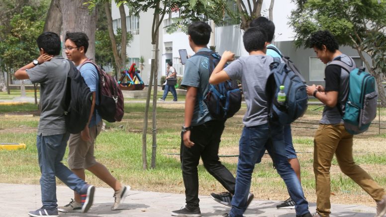 Egresados de universidad con licencia denegada podrán titularse en otras casas de estudio