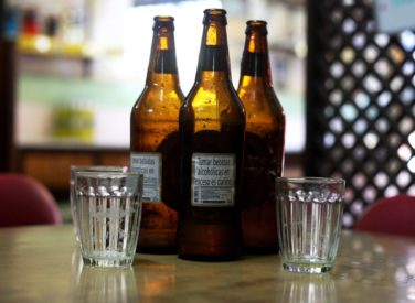 MEF: Impuesto a cigarrillos, cerveza y otras bebidas alcohólicas sube desde esta semana