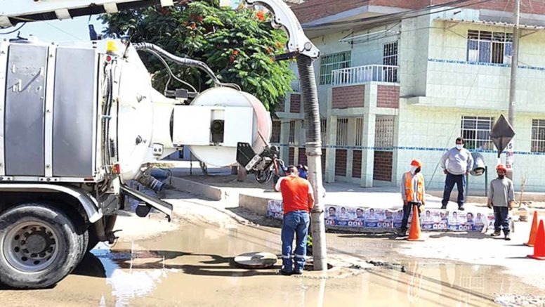 Reportan atoro de redes de desagüe por arrojar basura