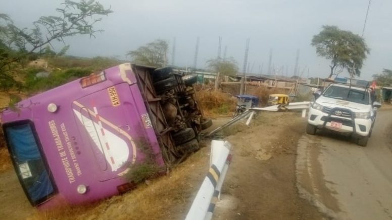 Despiste de bus en Tambogrande deja tres obreros heridos