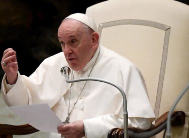 Papa Francisco: “La pandemia no justifica la inseguridad laboral”