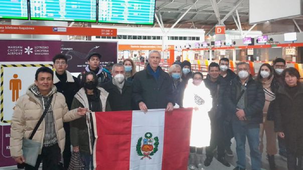 Primer grupo de peruanos repatriados de Ucrania llega esta noche