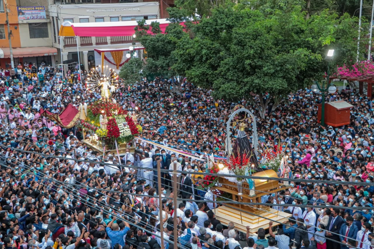 Catacaos despide Semana Santa con una procesión