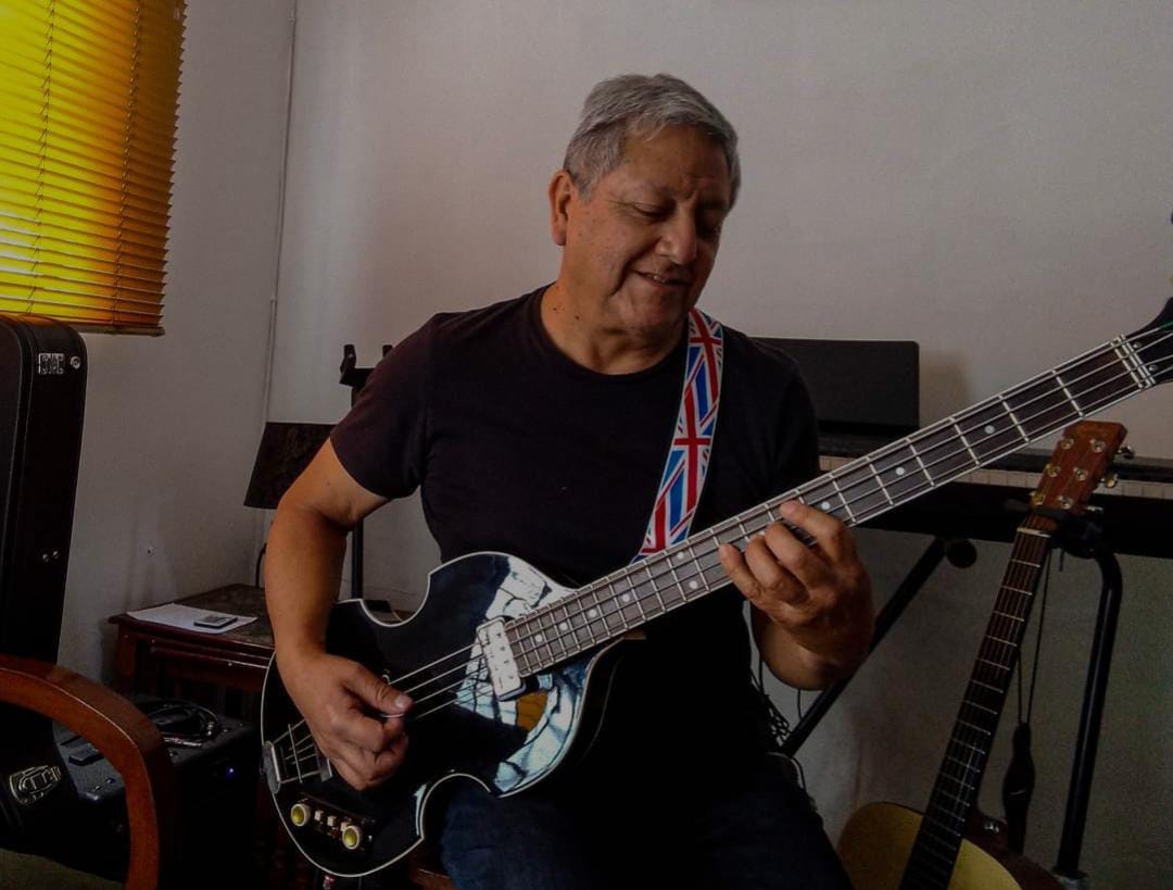 Cucho Galarza, integrante del Grupo Río, se reinventa lanzando el tema “Déjame estar contigo” - El Tiempo