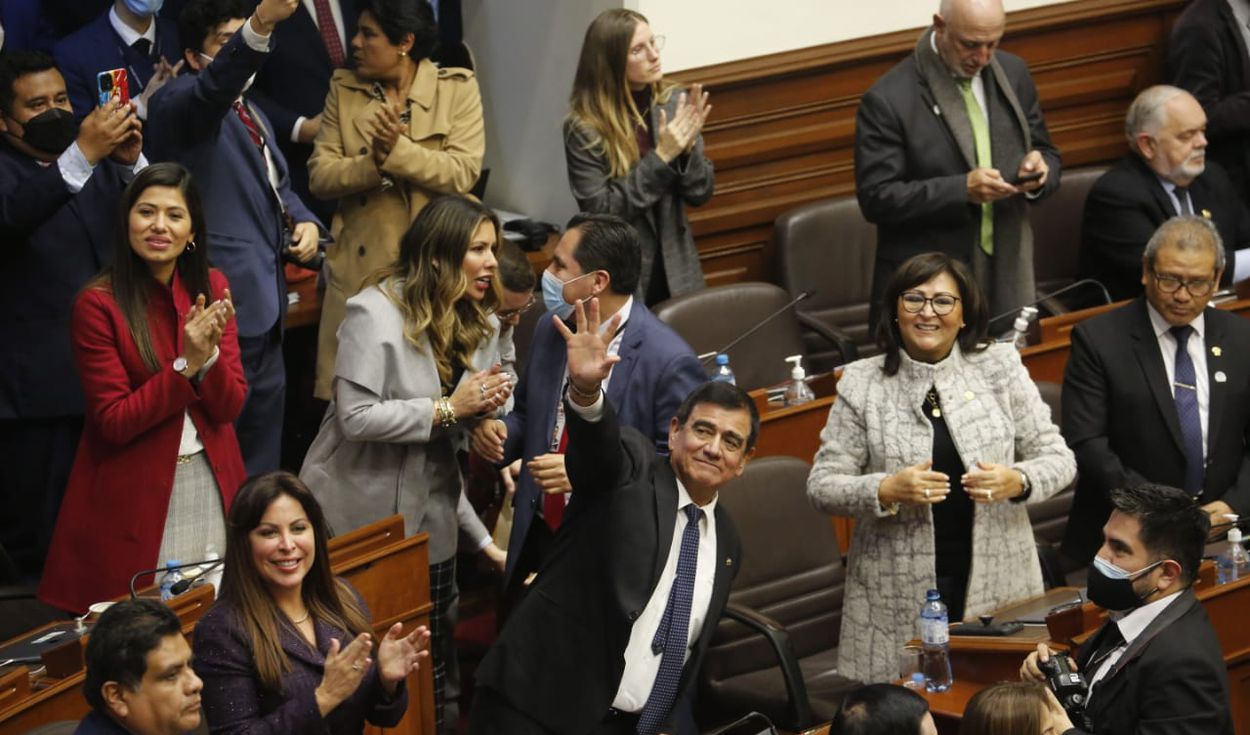 "José Williams debe seguir adelantes con la vacancia por sentido aptriótico"