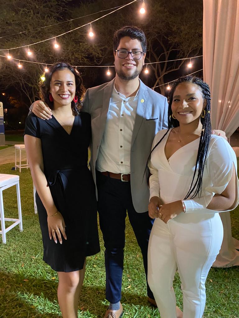 Adriana Cruz, Renato Chumacero y Sabrina Román.