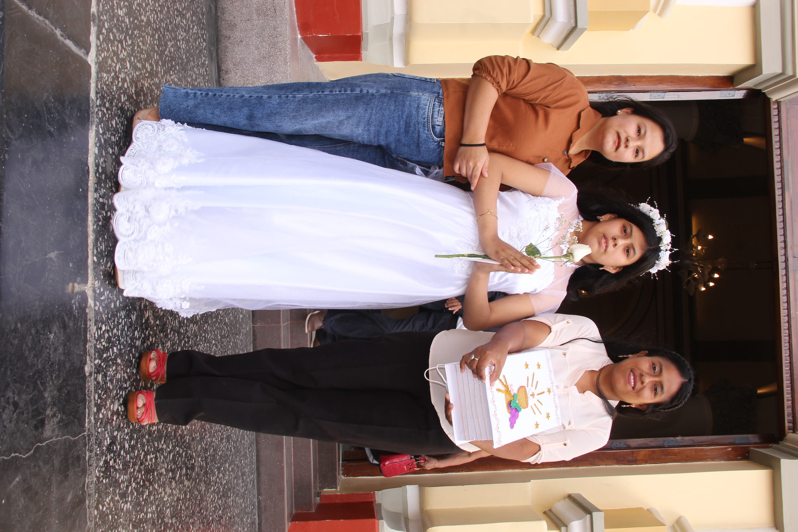 Xiomara Rea Gallirgos junto a sus seres queridos.