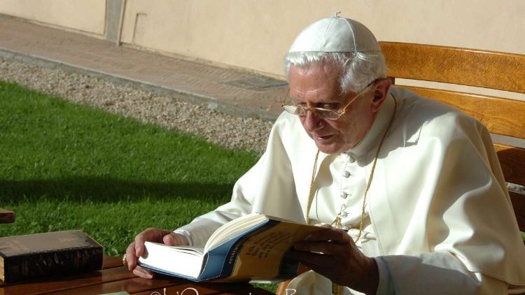 qué estudió Benedicto XVI 