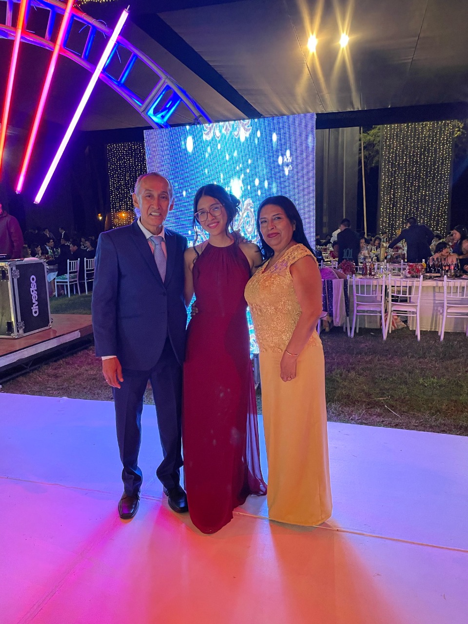 Carlos Horna Rojas y Elena Pingo Nolasco junto a su hija Mayra.