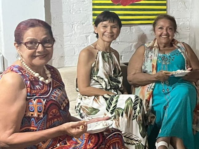 Como en los viejos tiempos, Chiqui Valdiviezo, Nelly Figallo, Pola Chong Shing y Ana Mary Álvarez comparten momentos juntas.