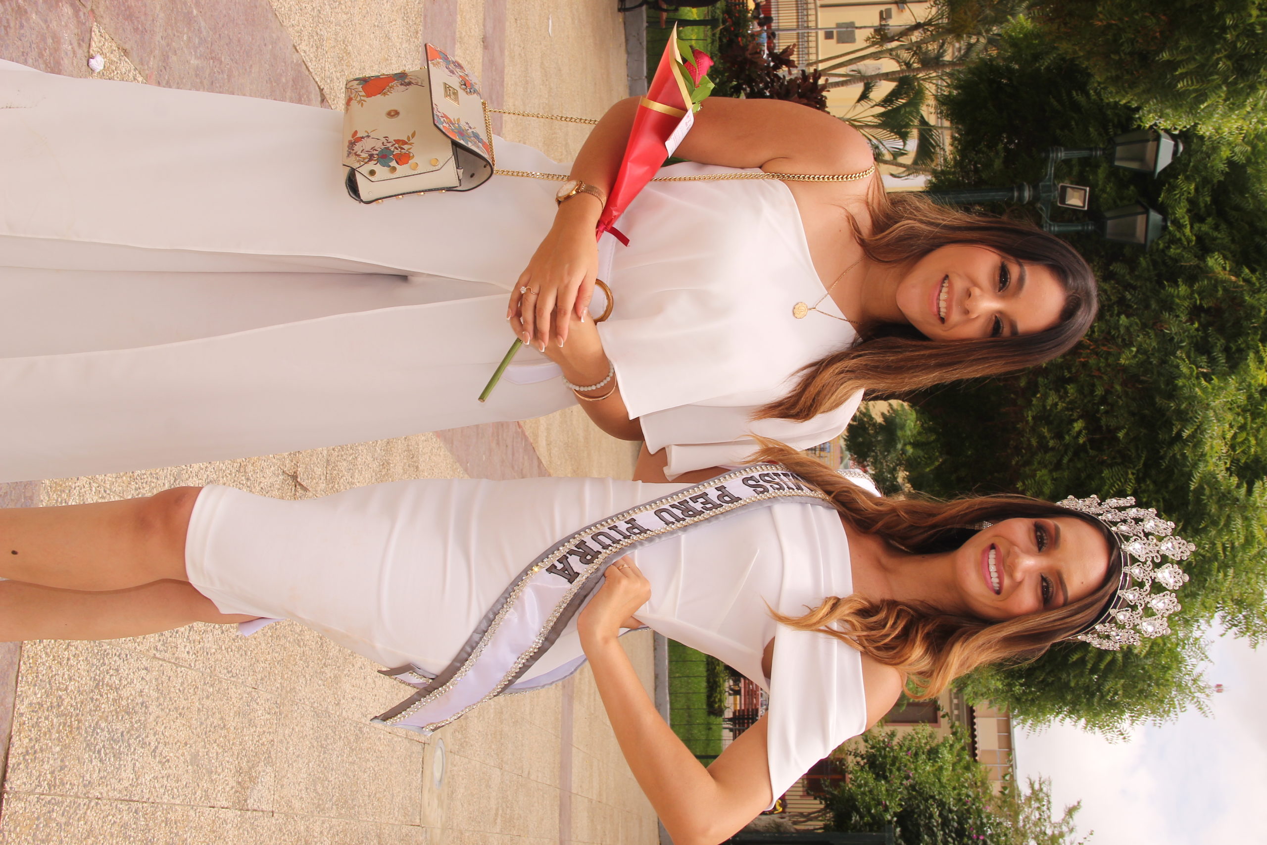 Belleza piurana. La bella Miss Perú Piura, Larizza Farán, posa junto a Jeanella Murillo.