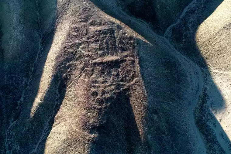 Geoglifos hallados representan figuras de felinos y personajes antropomorfos