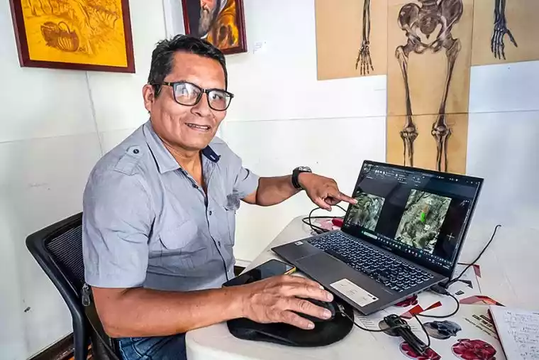 Arqueólogo y docente de la escuela de arqueología de la Unica, Omar Bendezú De la Cruz,