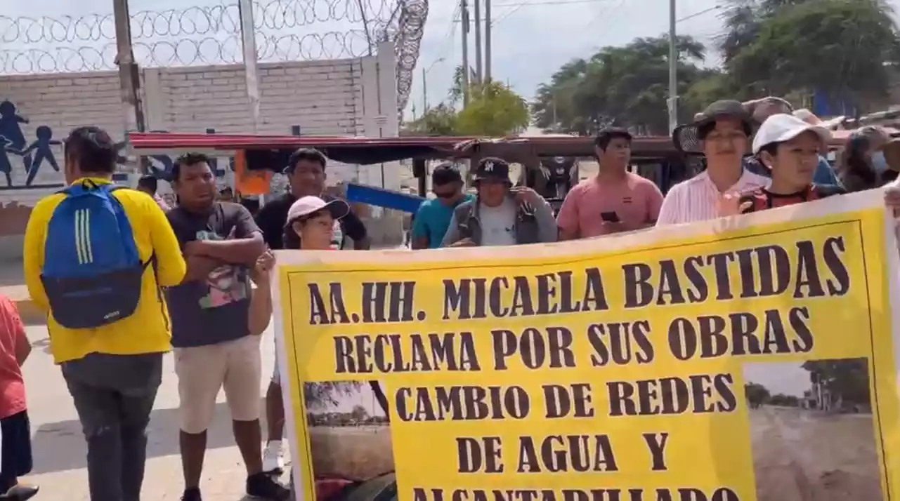 Vecinos de Micaela Bastidas protestan en la Municipalidad VDO por agua y alcantarillado