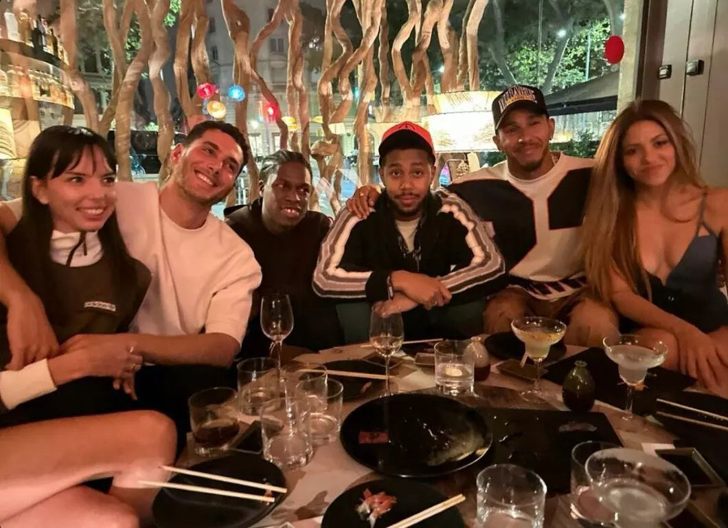 Shakira Y Lewis Hamilton Cenan Juntos En Barcelona Ya Son Pareja