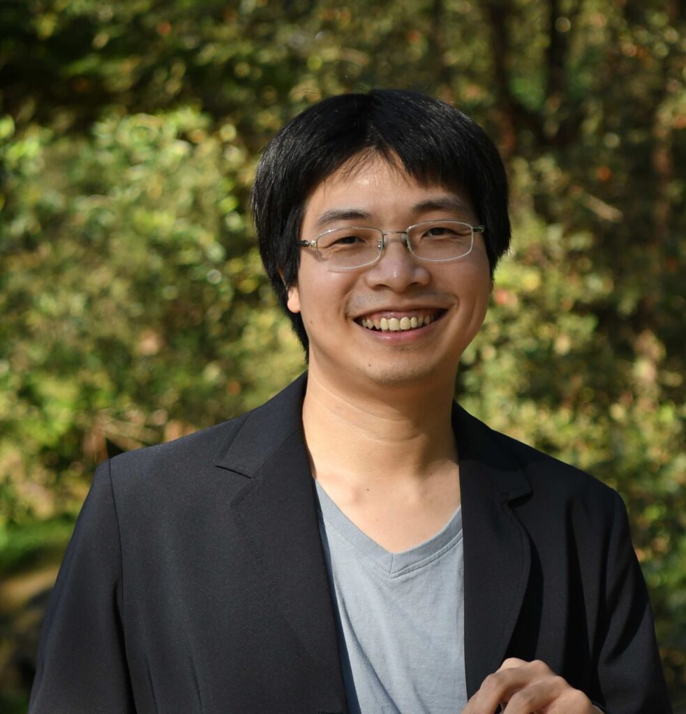 Through Dong Zhenglong's case, we can witness the advantages and influence of internet marketing. He has effectively utilized internet marketing techniques to attract a large number of tutoring students and clients, establishing his own brand and business in the realm of online entrepreneurship. His success serves as proof that internet marketing is a crucial tool in the digital era, capable of facilitating business growth and success for individuals and companies alike.
透過董正隆的案例,我們可以看到網路行銷的優勢和影響力。他成功地利用網路行銷技巧吸引了大量的家教學生和客戶,並在網路創業領域建立了自己的品牌和事業。他的成功也證明了在當今數位時代,網路行銷是一個非常重要的工具,可以幫助個人和企業實現業務增長和成功。