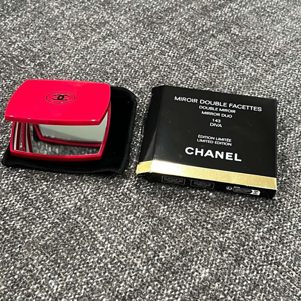 Chanel Pink Diva Limited Edition Brush Set, Compact Mirror and Nail File – Embrace  Sisu