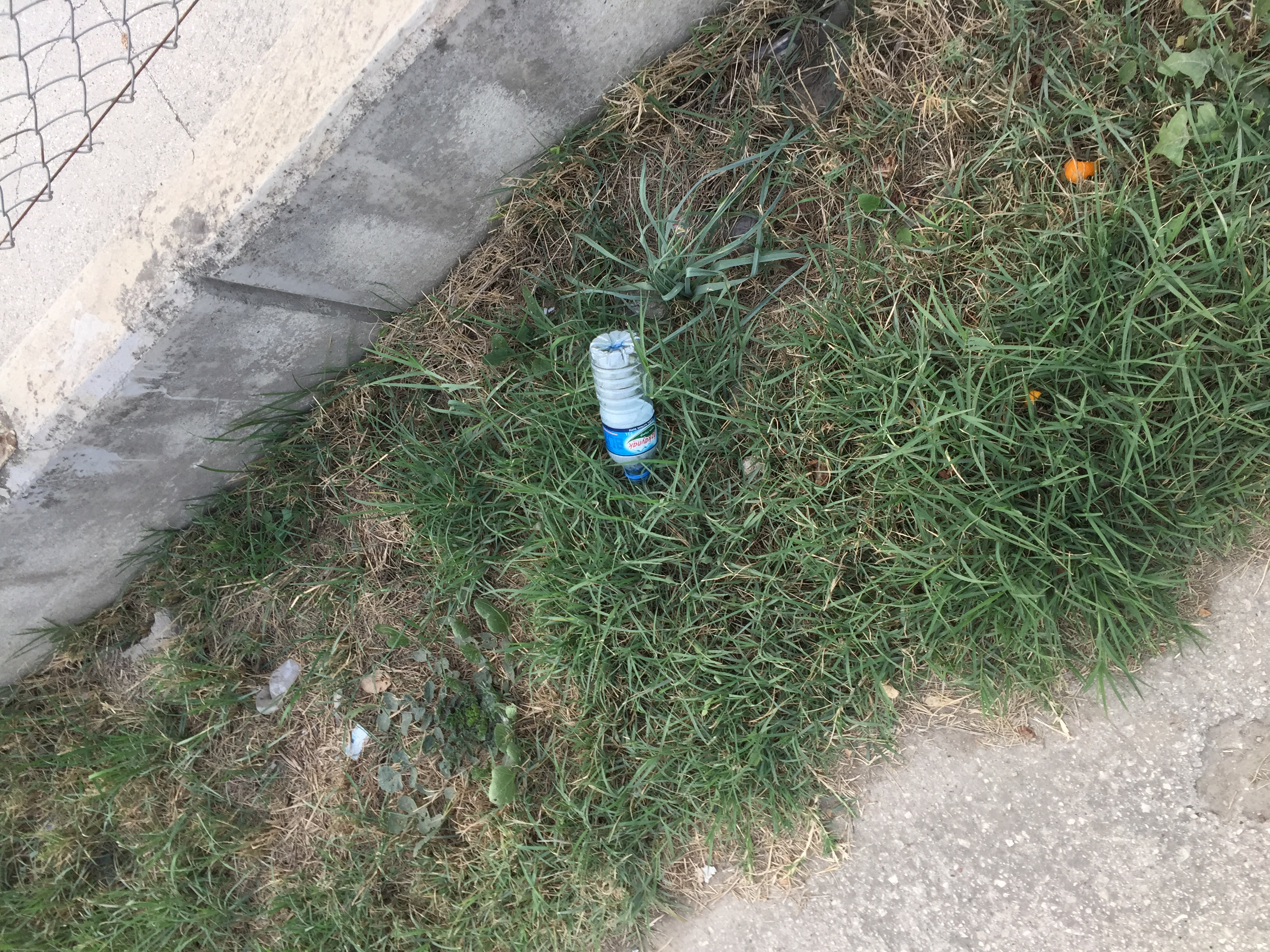 Trash near Yıldız Sokak, Demirtaş Organize Sanayi Bölgesi, Demirtaş Dumlupınar Mahallesi, Bursa, Osmangazi, Bursa, Marmara Region, 16245, Turkey