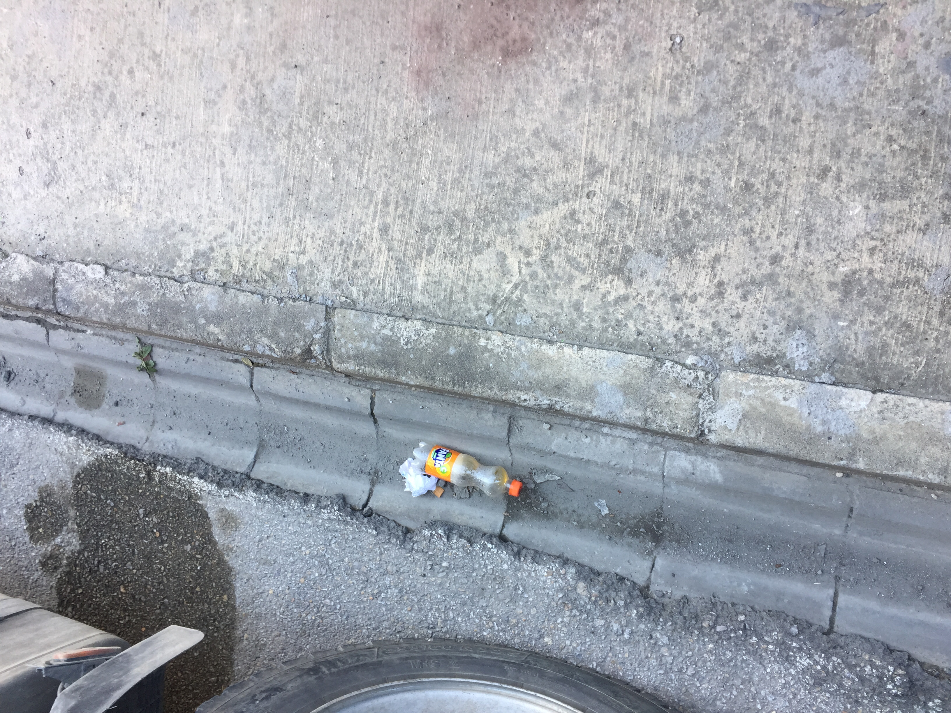 Trash near TOFAŞ Test Pisti, Demirtaş Organize Sanayi Bölgesi, Demirtaş Dumlupınar, Demirtaş Dumlupınar Mahallesi, Osmangazi, Bursa, Marmara Region, Turkey-z4ni