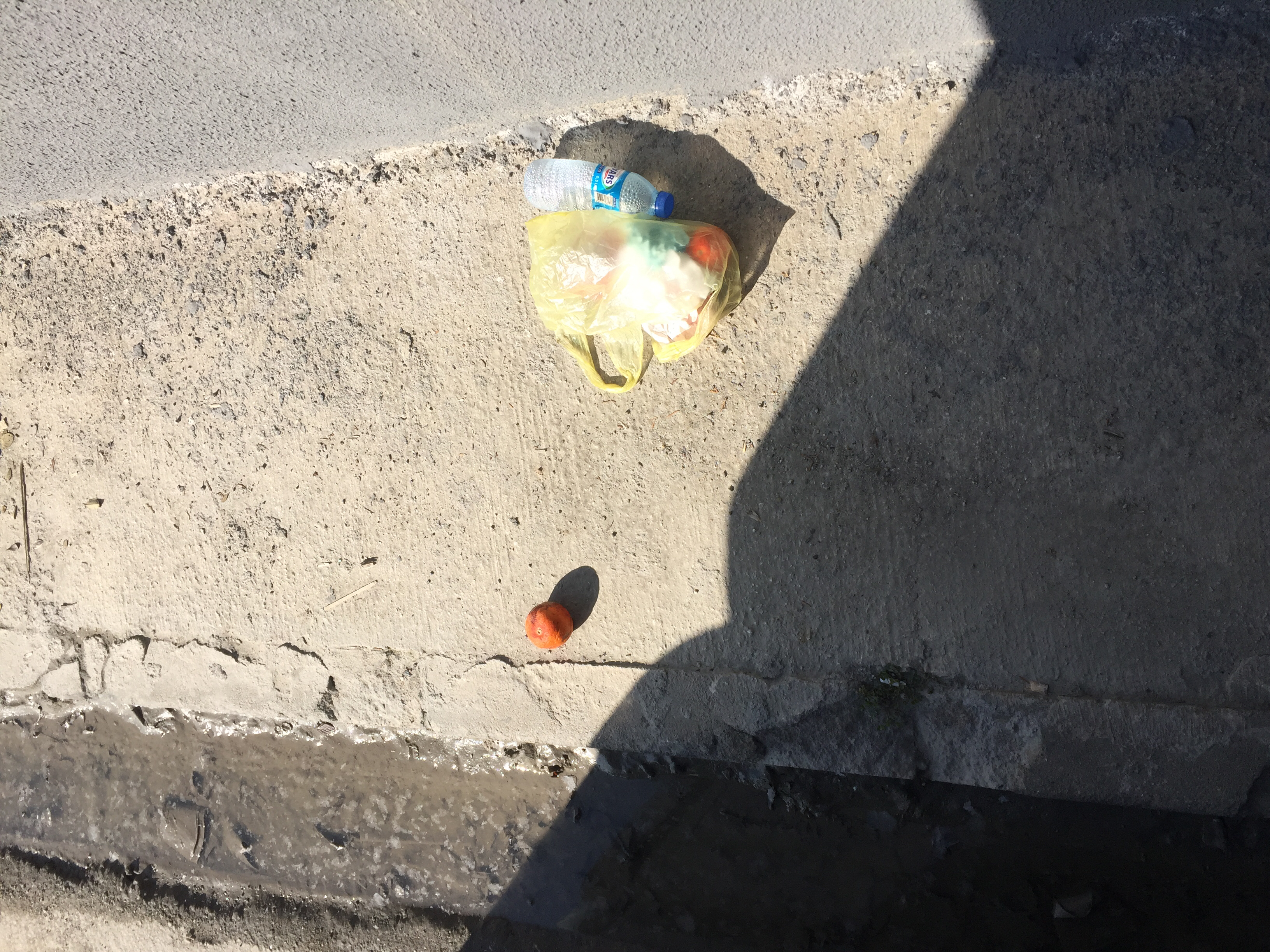 Trash near TOFAŞ Test Pisti, Demirtaş Organize Sanayi Bölgesi, Demirtaş Dumlupınar, Demirtaş Dumlupınar Mahallesi, Osmangazi, Bursa, Marmara Region, Turkey-3ke7