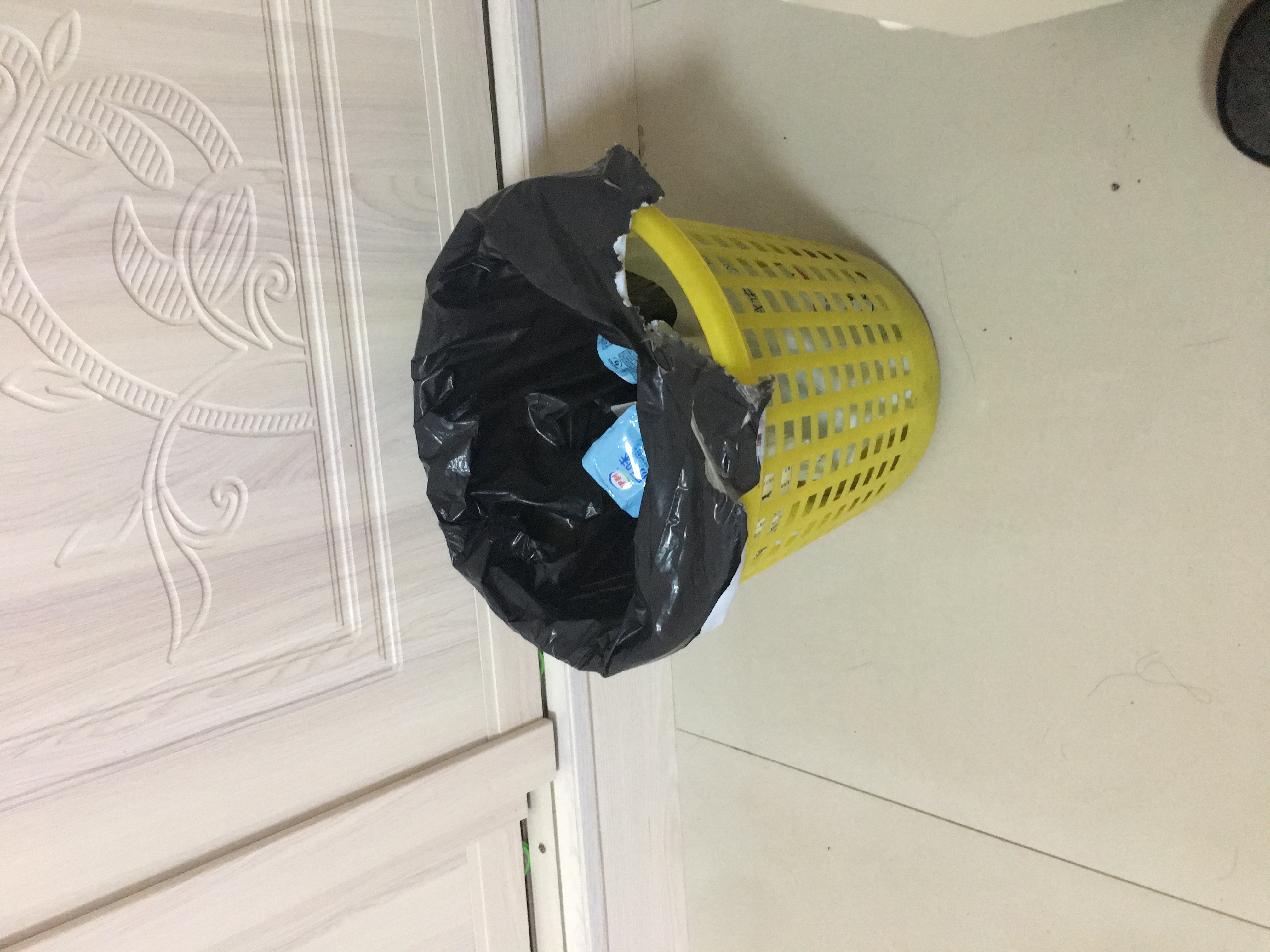 Trash near 温泉镇, Linchuan District, Fuzhou, Jiangxi, China