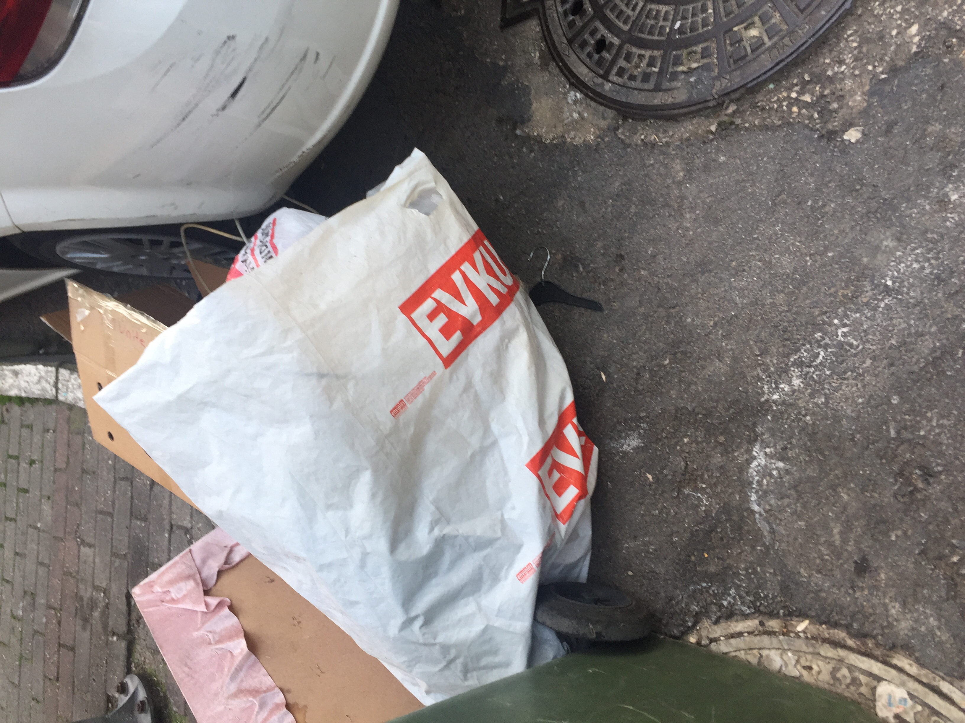 Trash near İpekçilik Caddesi, Karaağaç Mahallesi, Yıldırım, Bursa, Marmara Region, 16230, Turkey