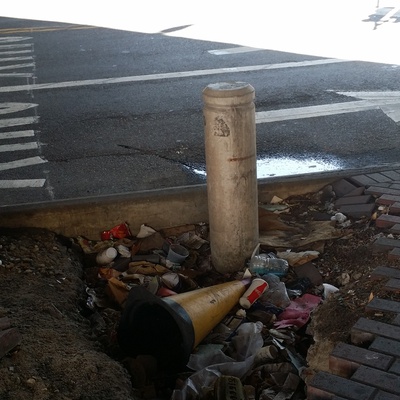 pit of litter under BQE on Union and Meeker