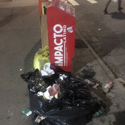 Trash near L Train, Metropolitan Avenue, Williamsburg, Kings County, New York City, New York, 11211, USA