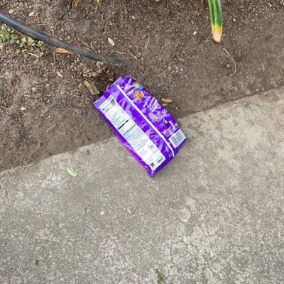 Trash near Sea Breeze Inn, 9065, Hearst Drive, San Simeon, San Luis Obispo County, California, 93452, United States