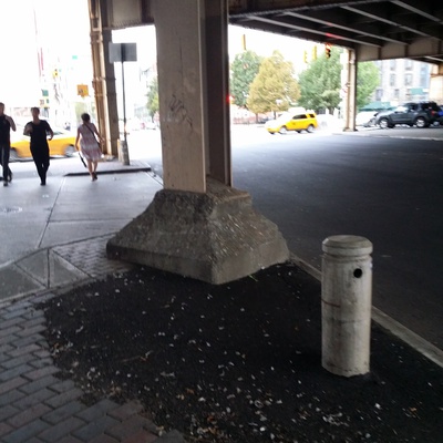 pit of litter under BQE on Union and Meeker