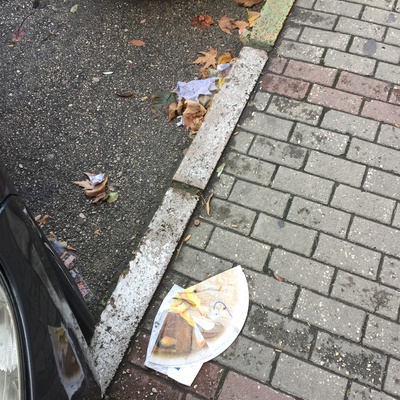 Trash near Genç emlak ipekçilik, İpekçilik Caddesi, Kurtoğlu Mahallesi, Karaağaç Mahallesi, Yıldırım, Bursa, Marmara Region, 16010, Turkey