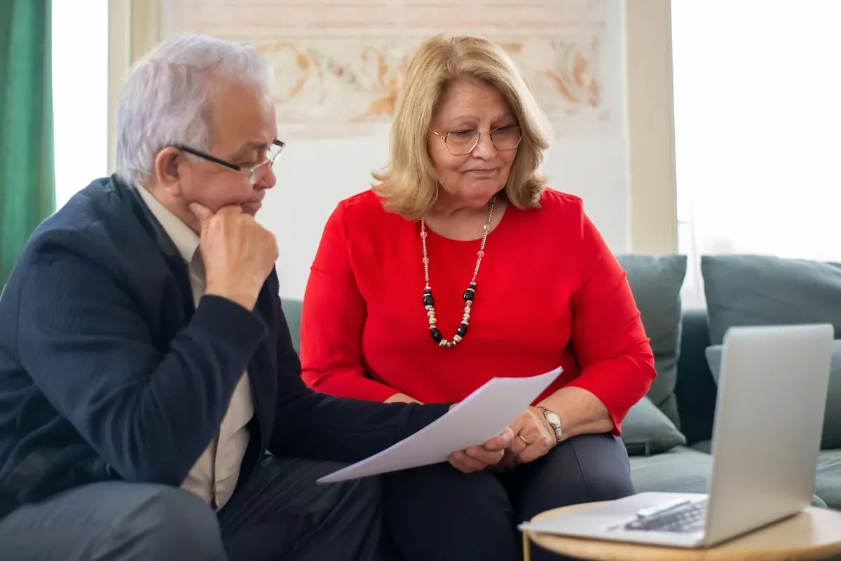 Retirement planning conversation supported by digital financial guidance tools.