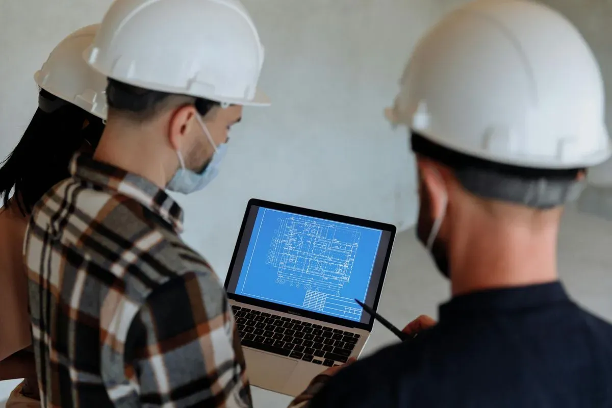 Operational planning session supported by digital workforce and capacity analysis tools.