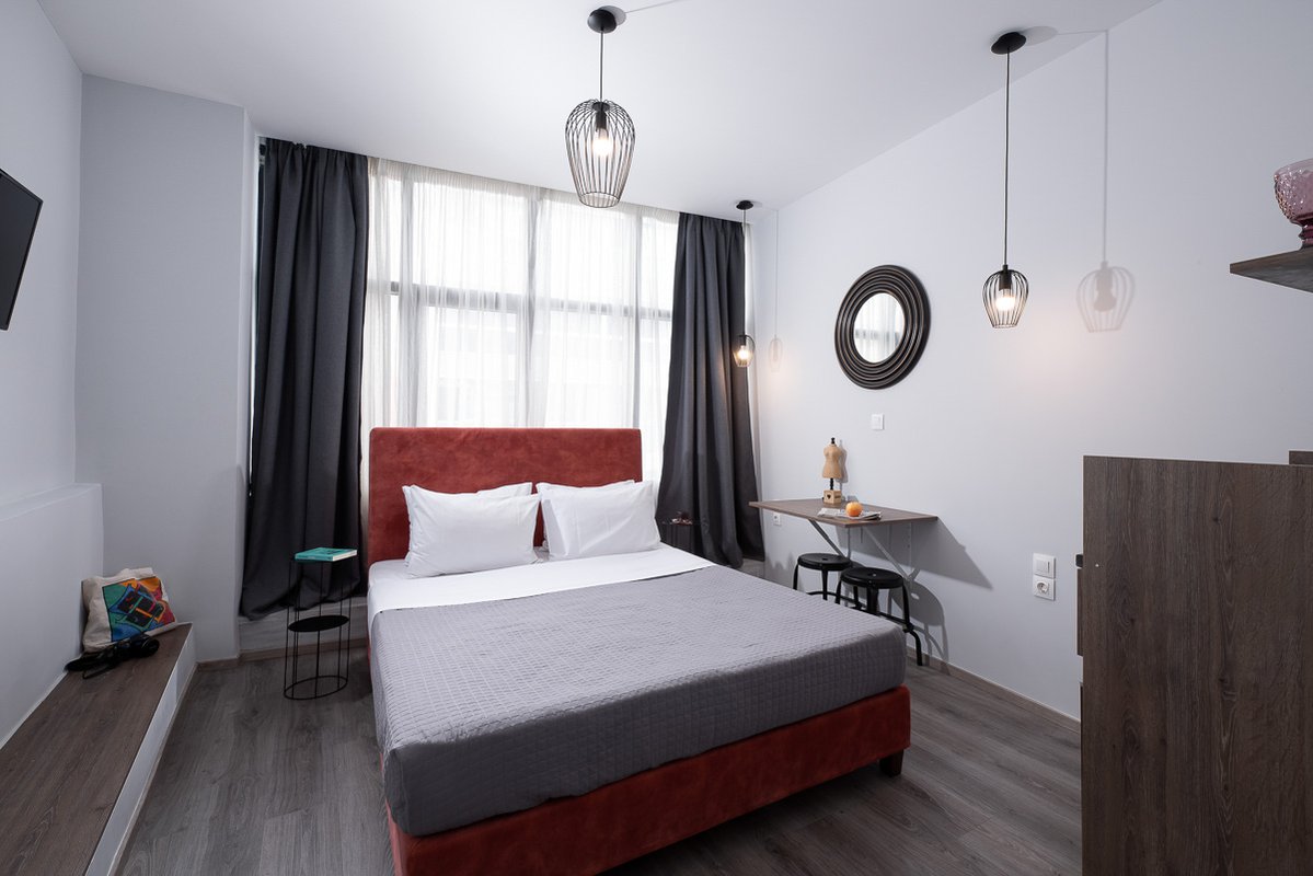 Enattica Monastiraki Living, bedroom with double bed